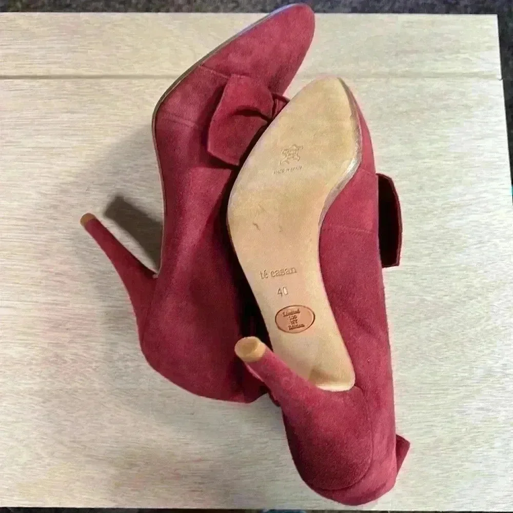 Te Casan Limited Edition red suede heels
Size: 40 or 9.5 NEW - Picture 7 of 11